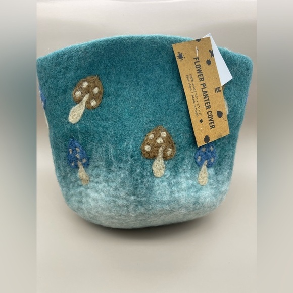 UO Mushroom Felted Planter Cover, Green, NWT - Picture 7 of 10